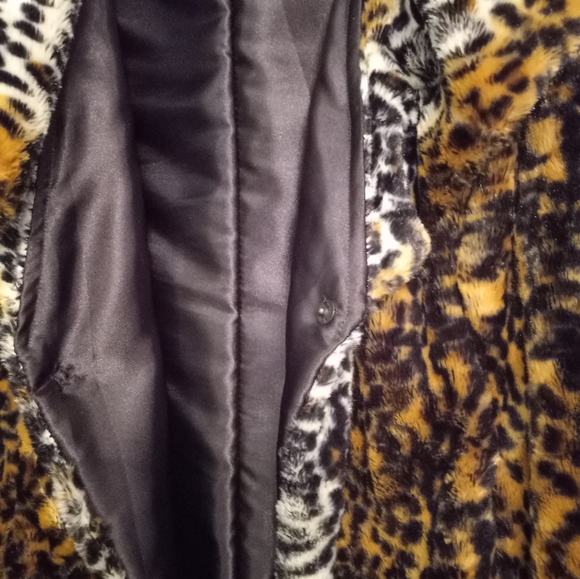Wide Lapel Leopard Print Peacoat - Picture 9 of 11
